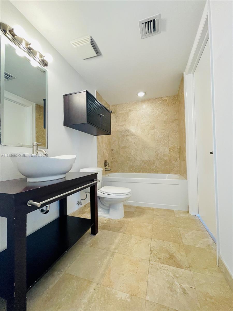 350 S Miami Ave #3411, Miami FL 33130