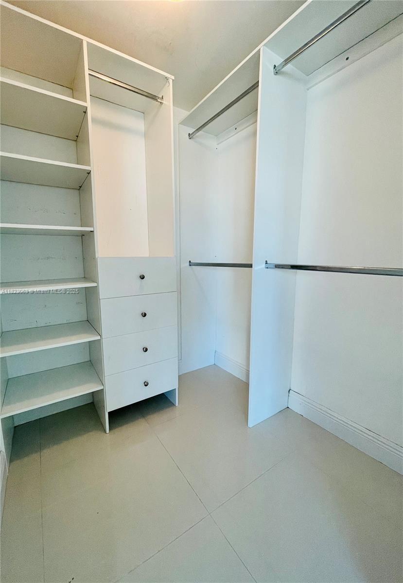 350 S Miami Ave #3411, Miami FL 33130