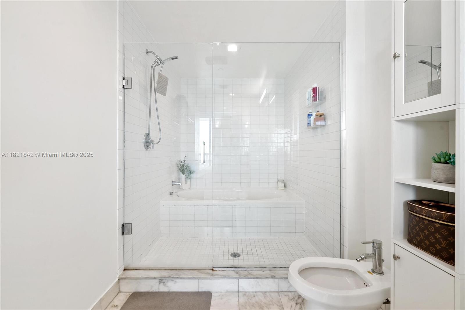 888 Biscayne Blvd #2510, Miami FL 33132
