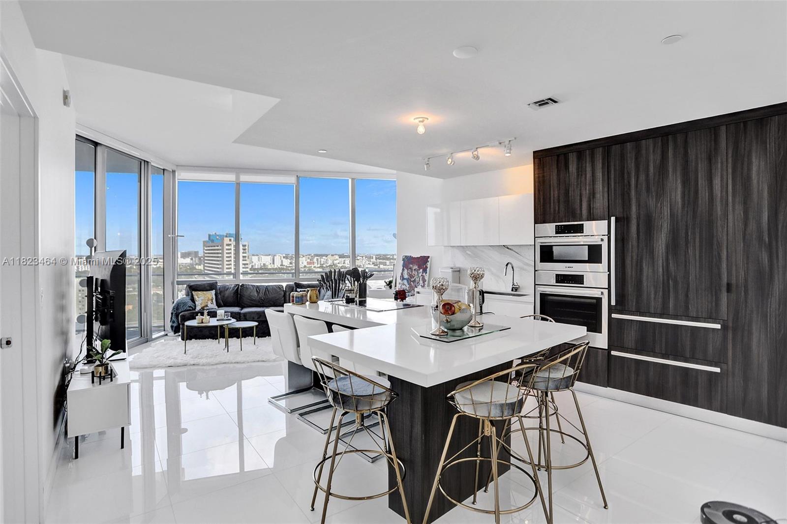 Apartamento à Venda em Miami, FL