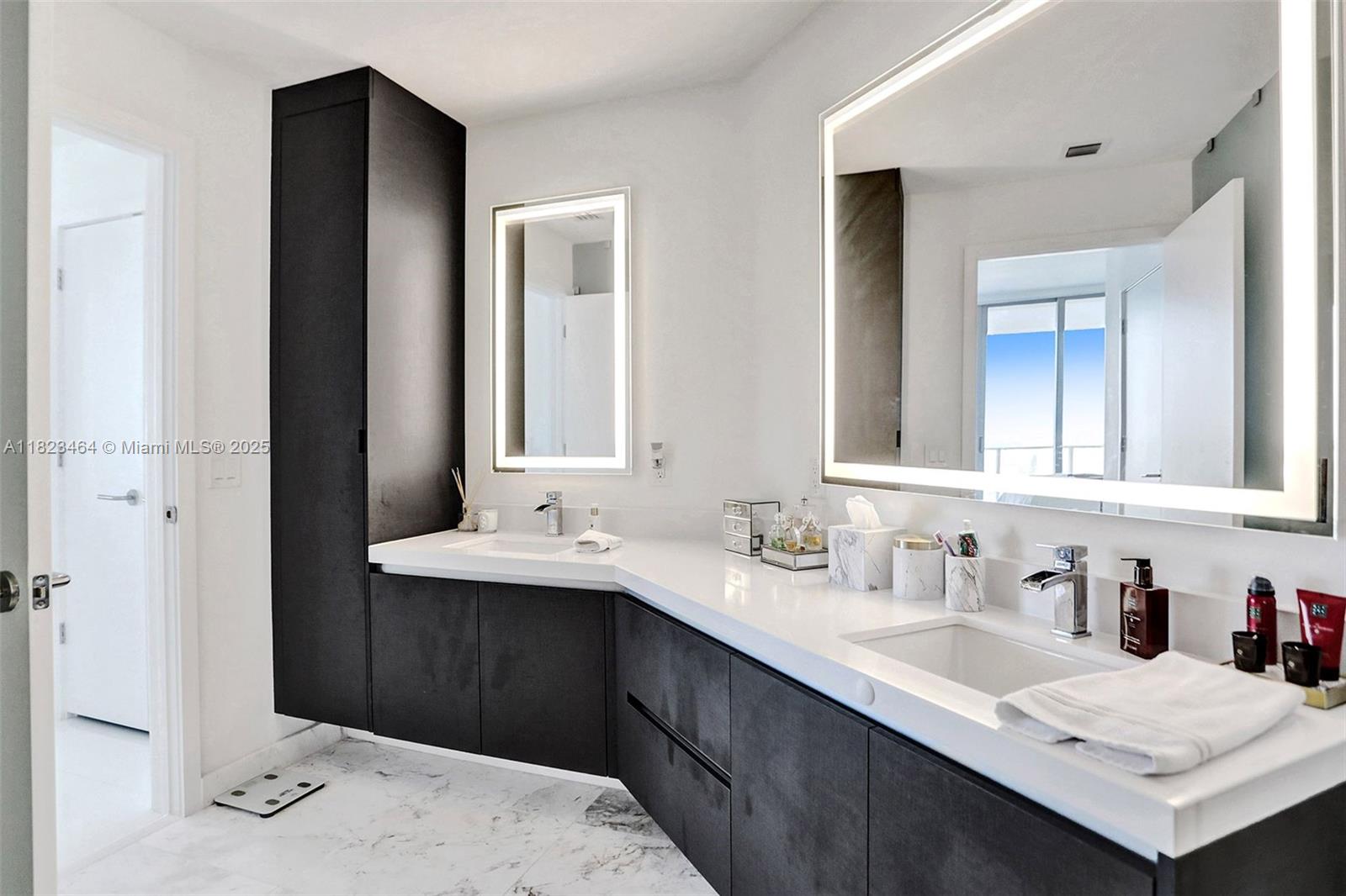 851 NE 1st Ave #2204, Miami FL 33132