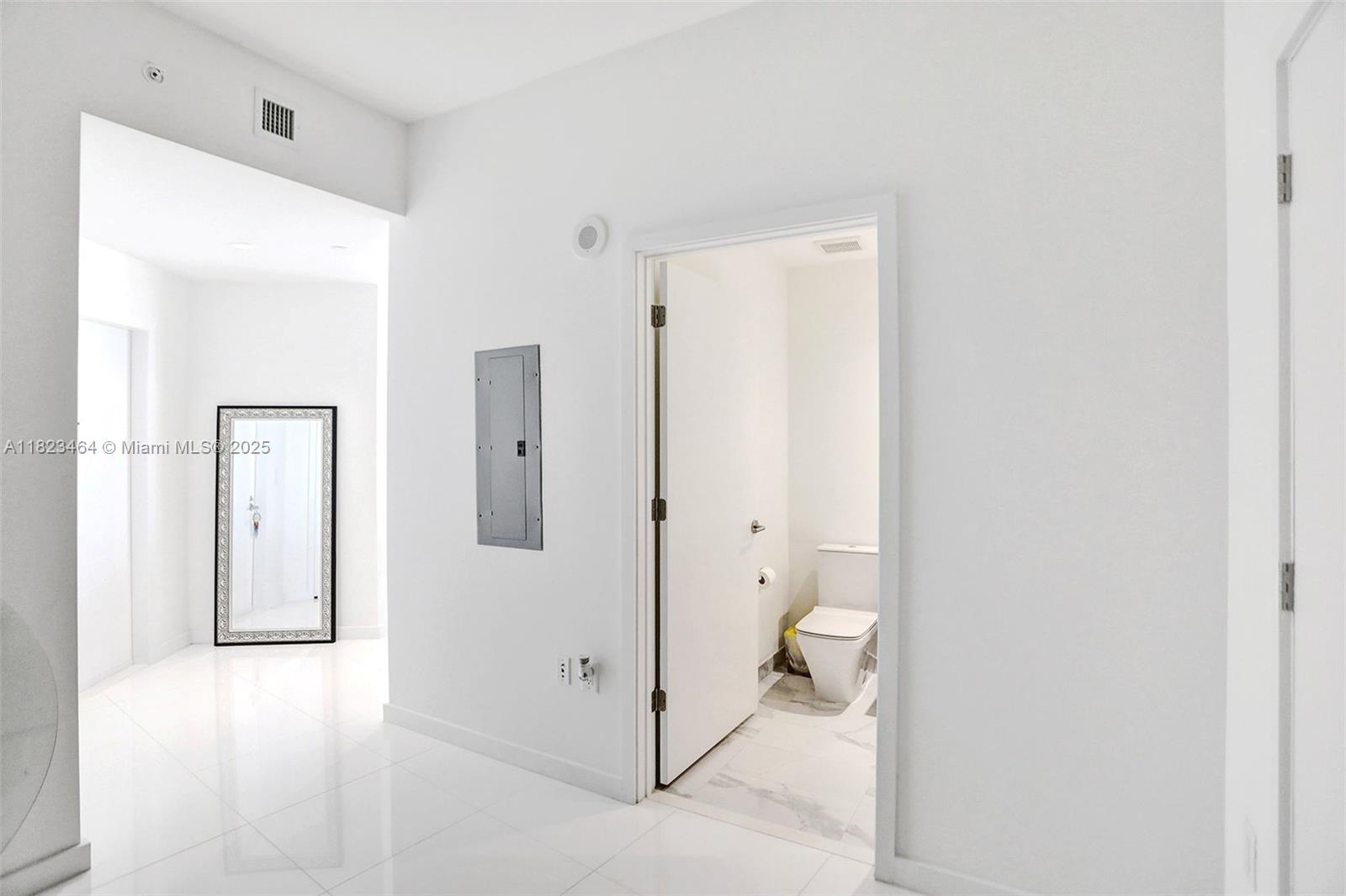 851 NE 1st Ave #2204, Miami FL 33132