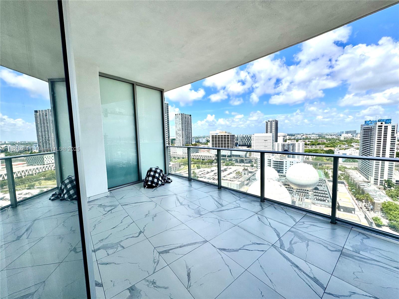 851 NE 1st Ave #2204, Miami FL 33132
