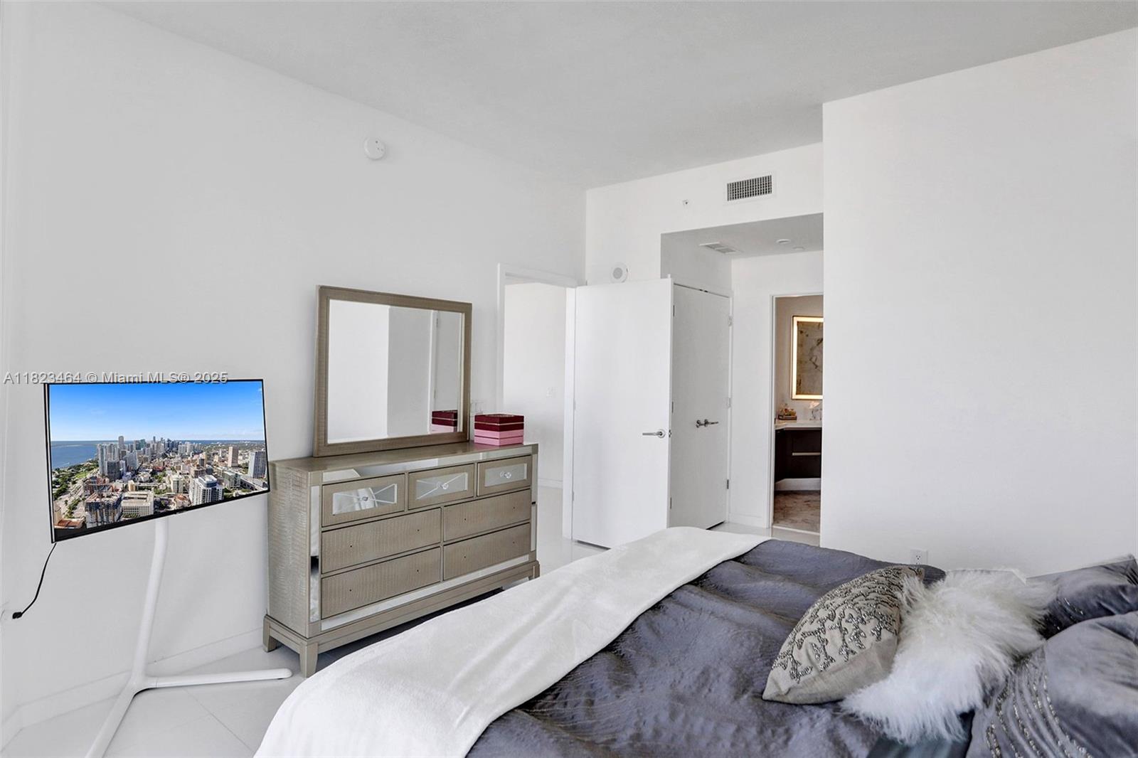 851 NE 1st Ave #2204, Miami FL 33132