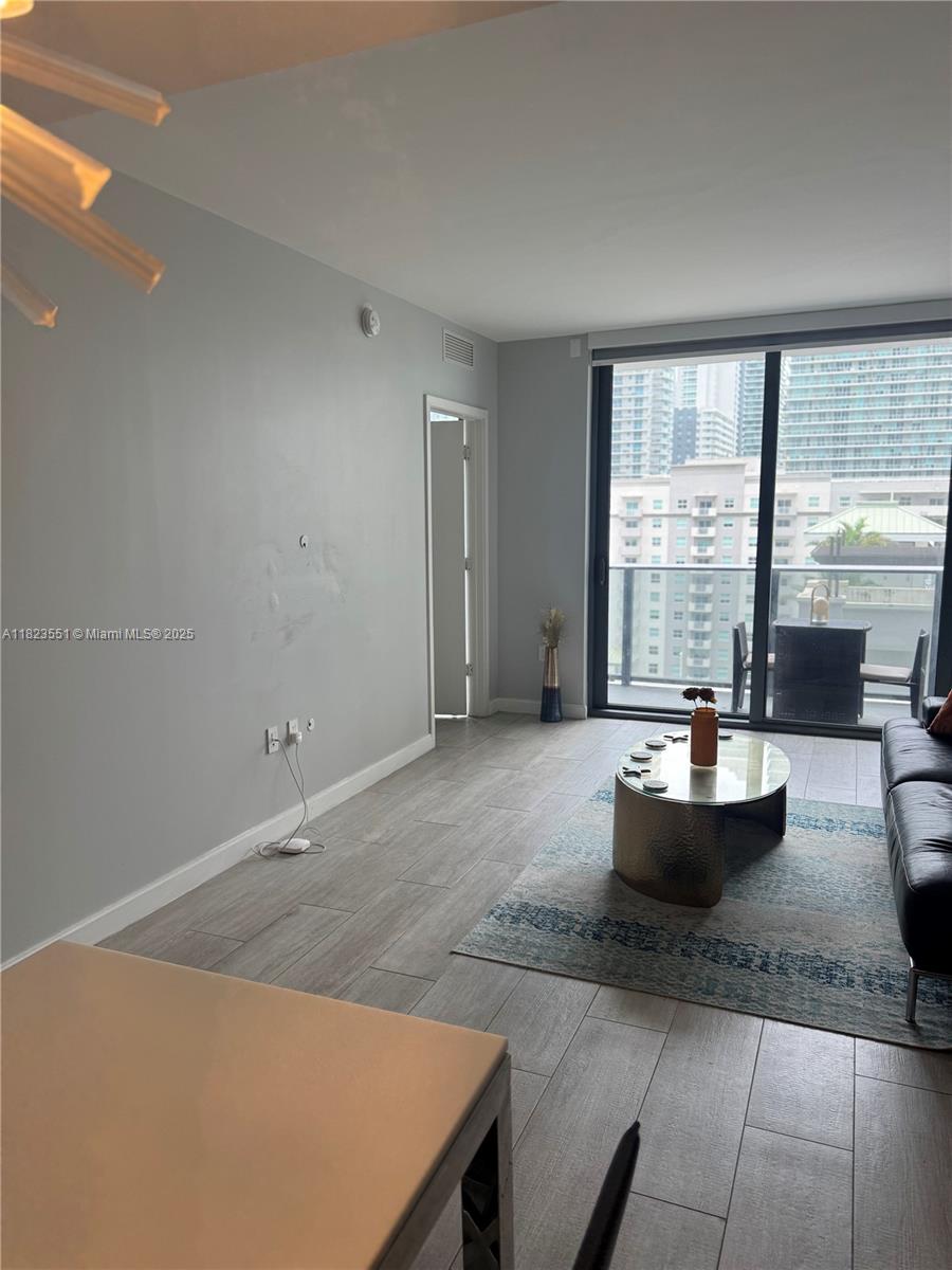 55 SW 9th St #1005, Miami FL 33130