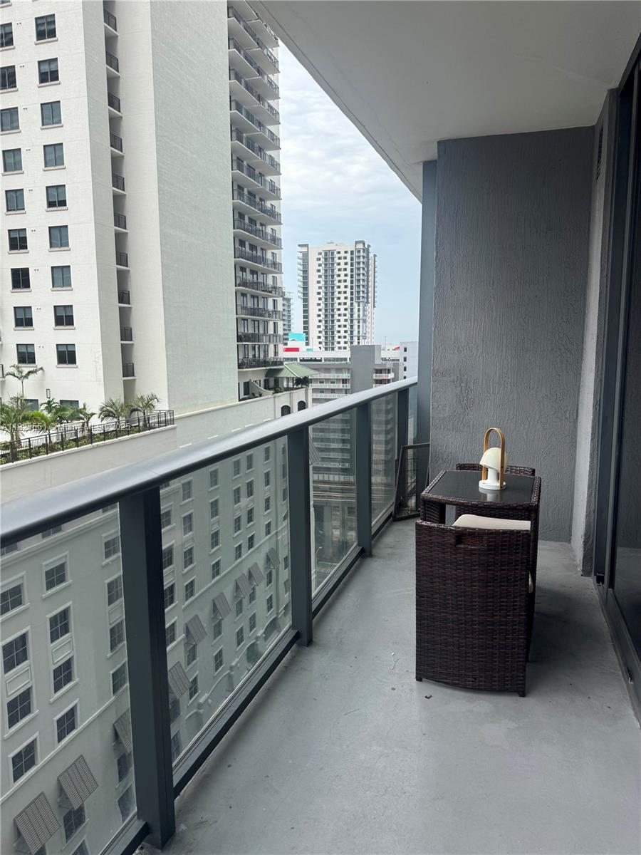 55 SW 9th St #1005, Miami FL 33130