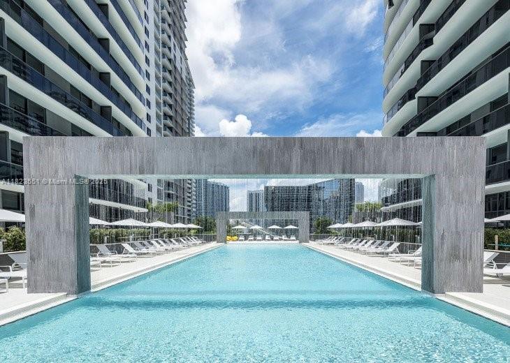 55 SW 9th St #1005, Miami FL 33130