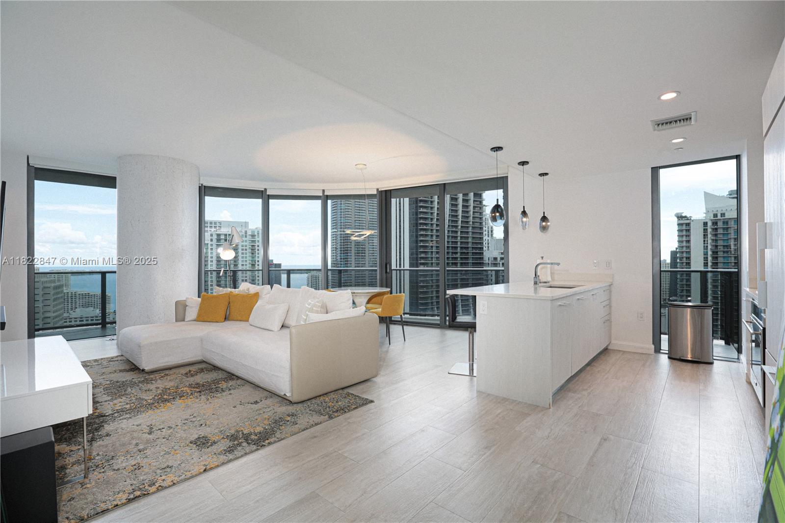 45 SW 9th St #3403, Miami FL 33130