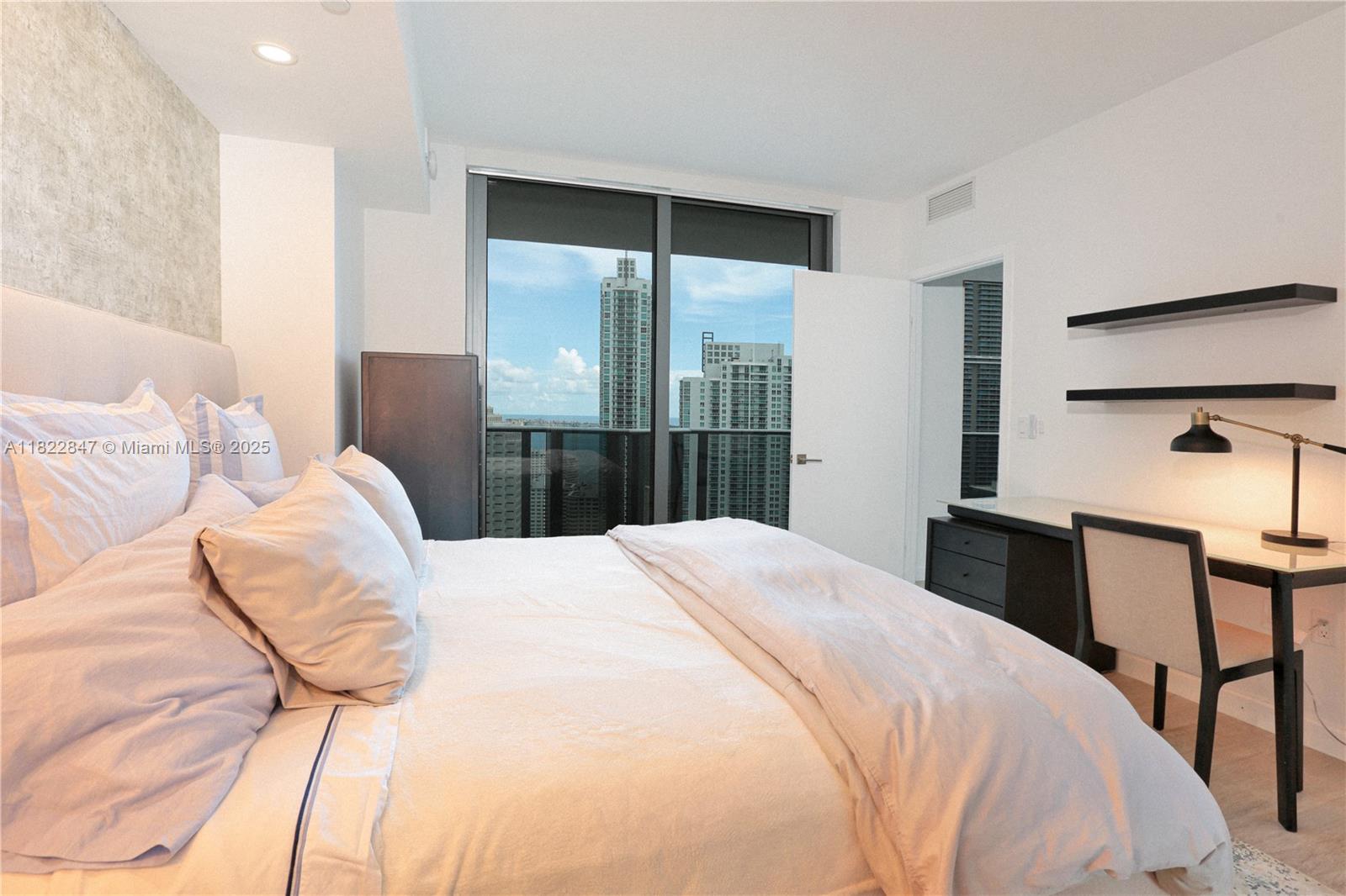 45 SW 9th St #3403, Miami FL 33130