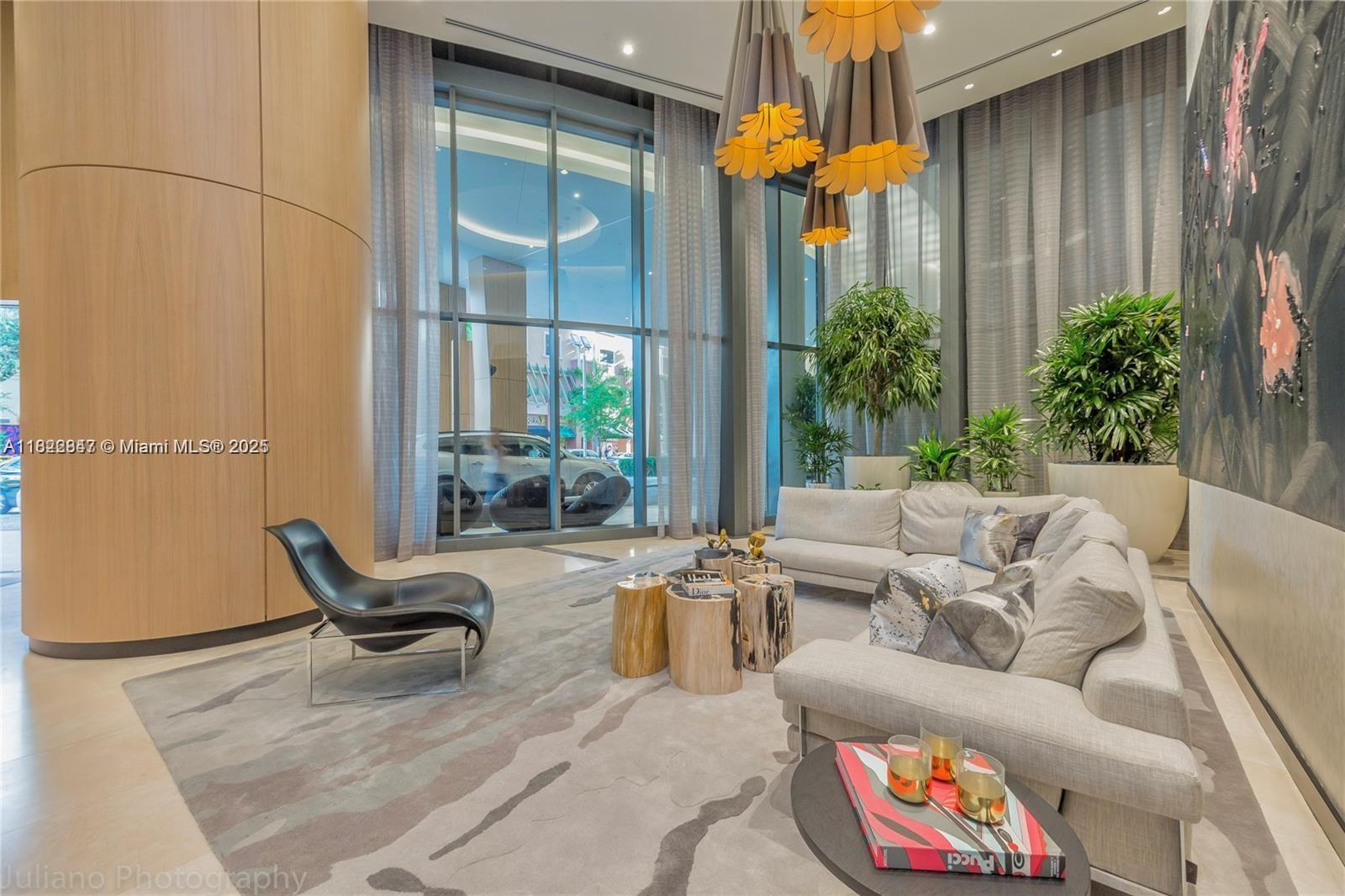 45 SW 9th St #3403, Miami FL 33130