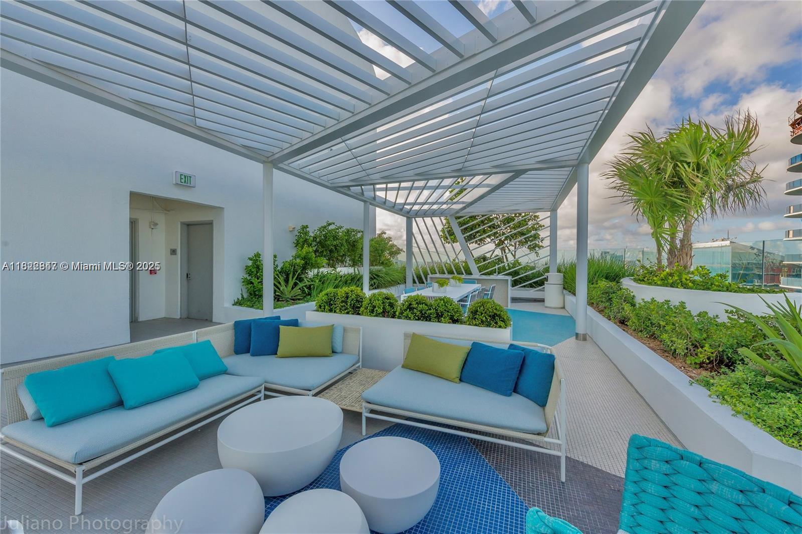 45 SW 9th St #3403, Miami FL 33130