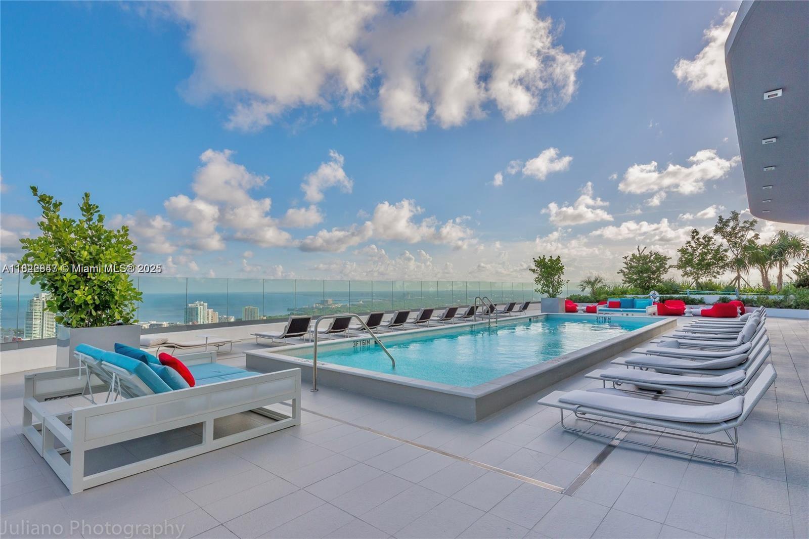45 SW 9th St #3403, Miami FL 33130