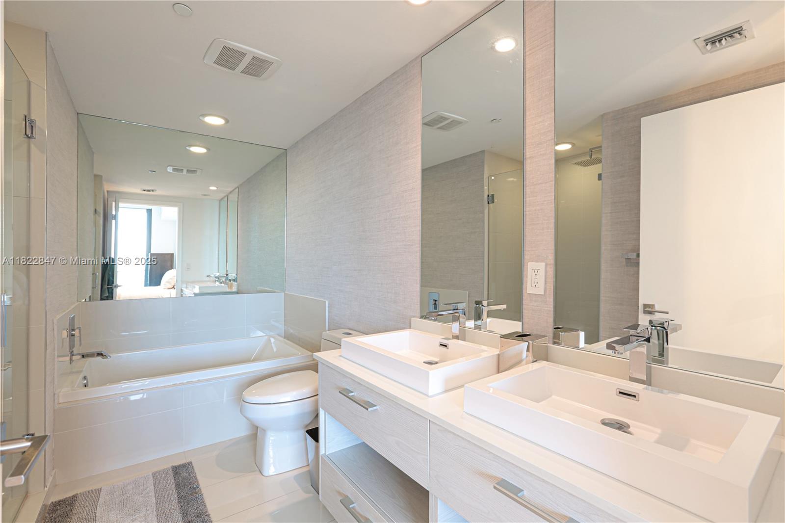 45 SW 9th St #3403, Miami FL 33130