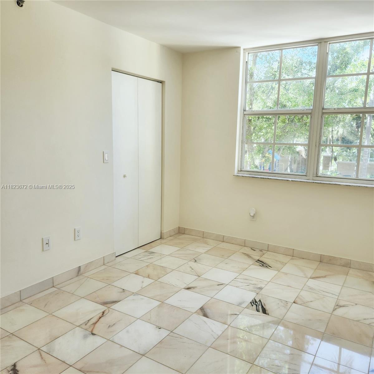 Aventura FL 33180 - A11823672