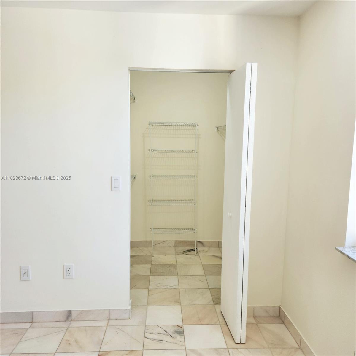 Aventura FL 33180 - A11823672