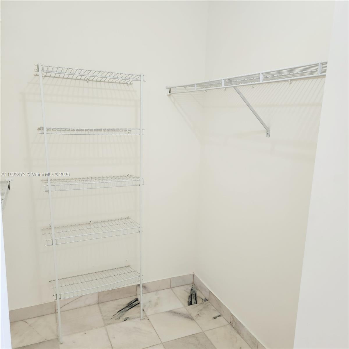 Aventura FL 33180 - A11823672