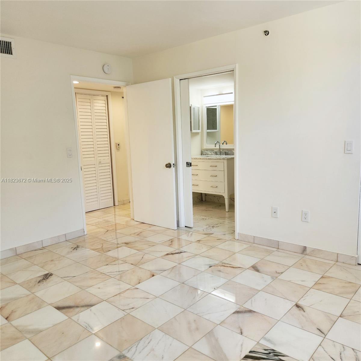 Aventura FL 33180 - A11823672