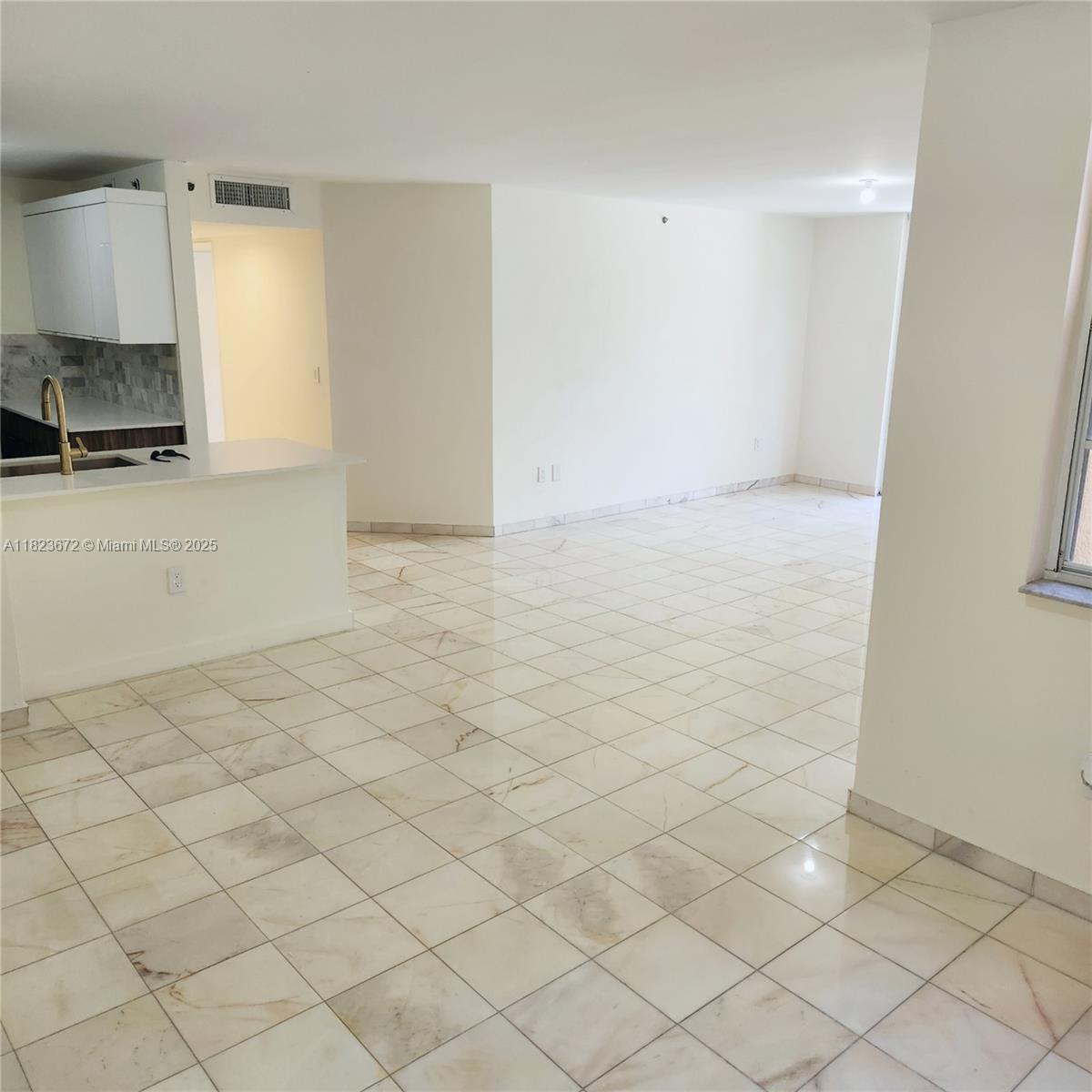 Aventura FL 33180 - A11823672