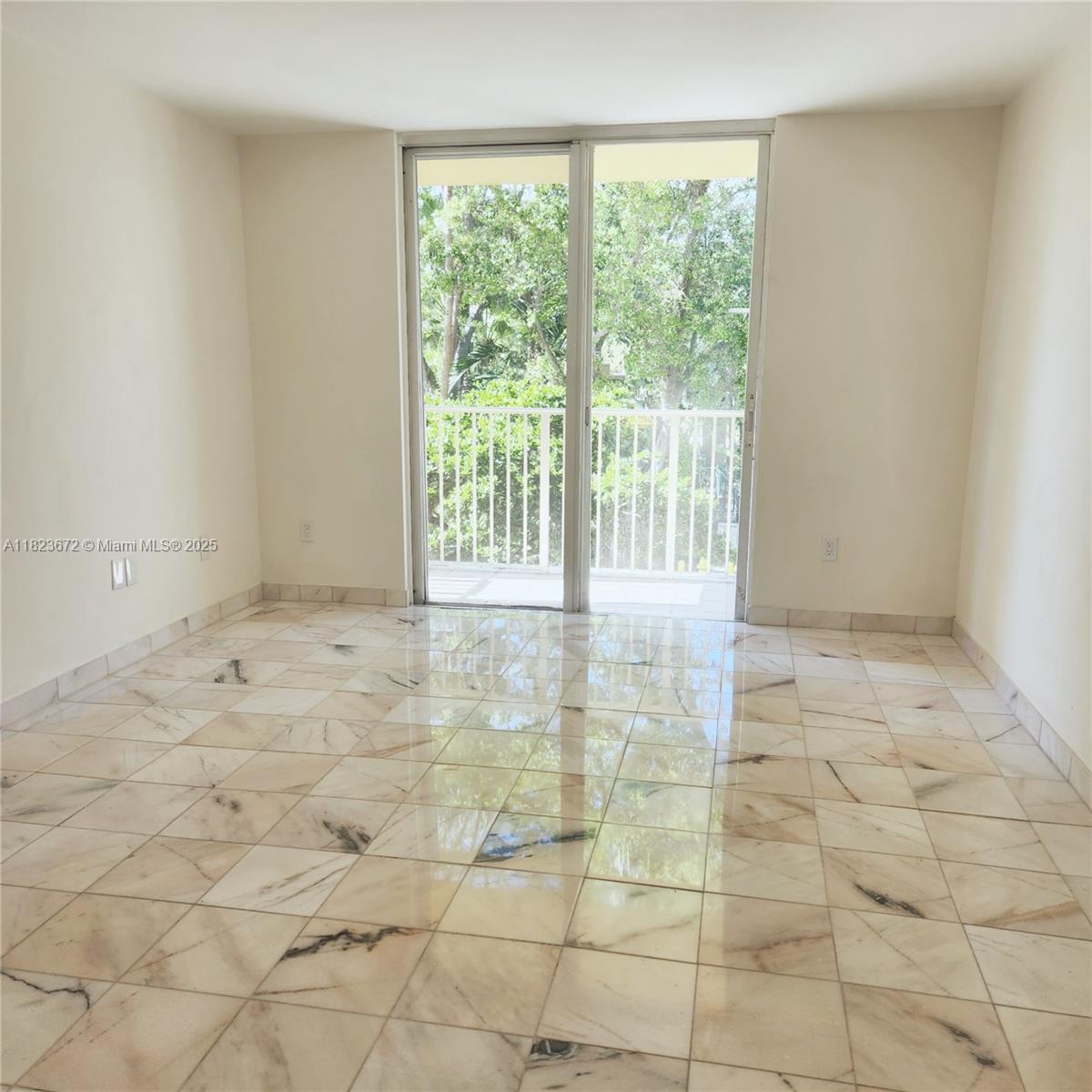Aventura FL 33180 - A11823672