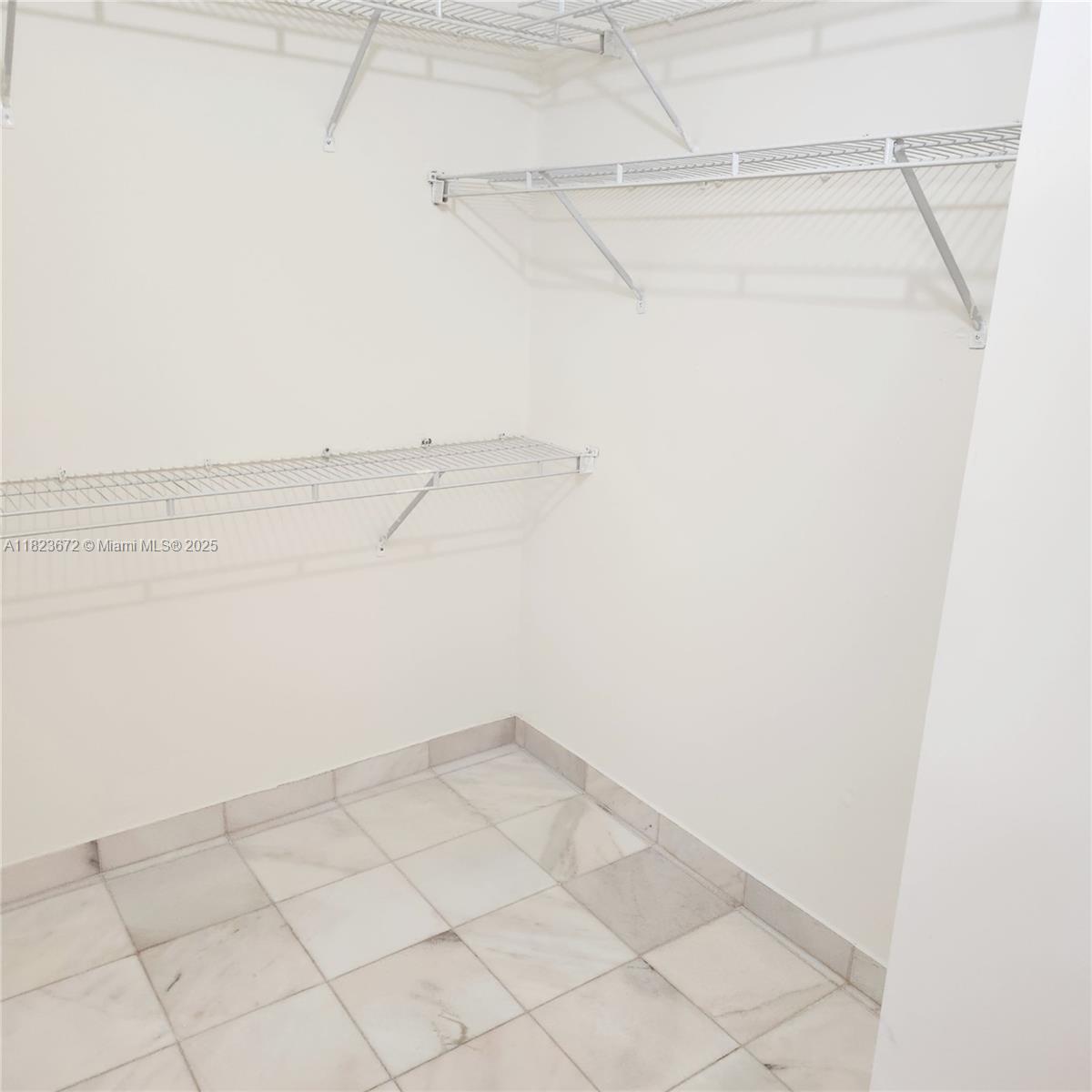 Aventura FL 33180 - A11823672