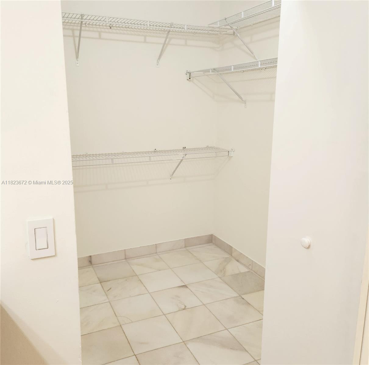 Aventura FL 33180 - A11823672