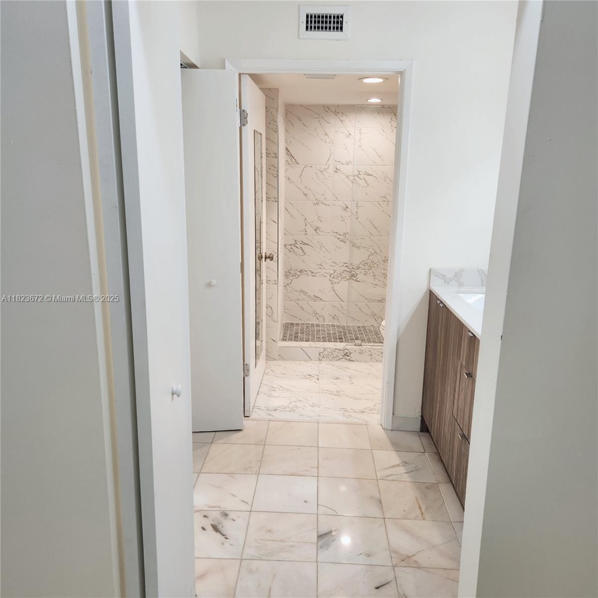 Aventura FL 33180 - A11823672