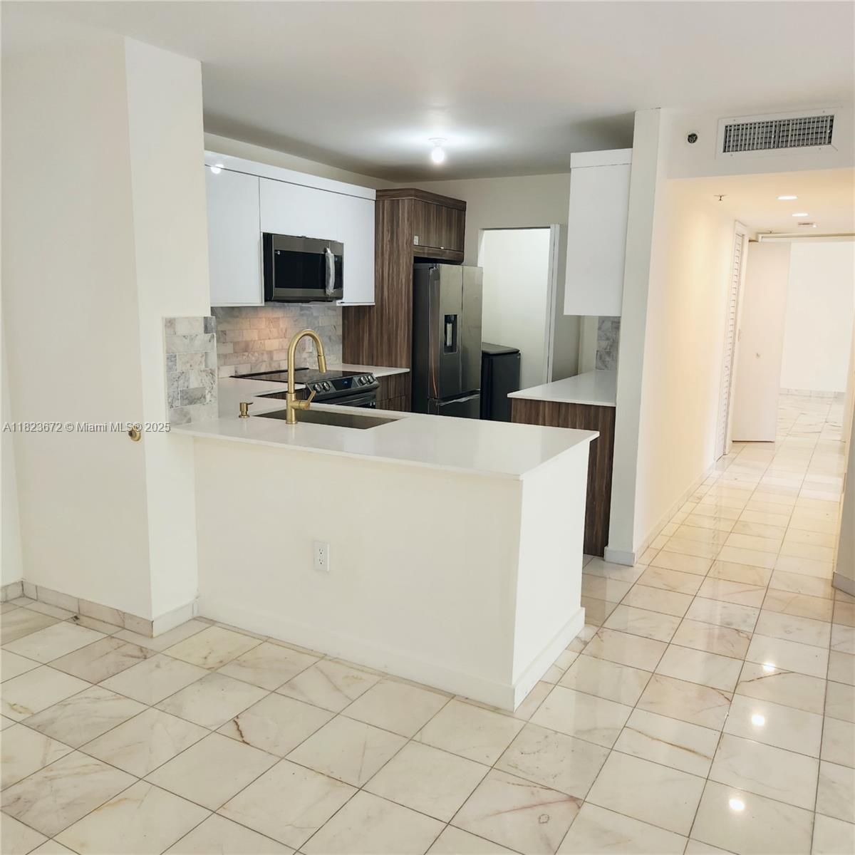 Aventura FL 33180 - A11823672
