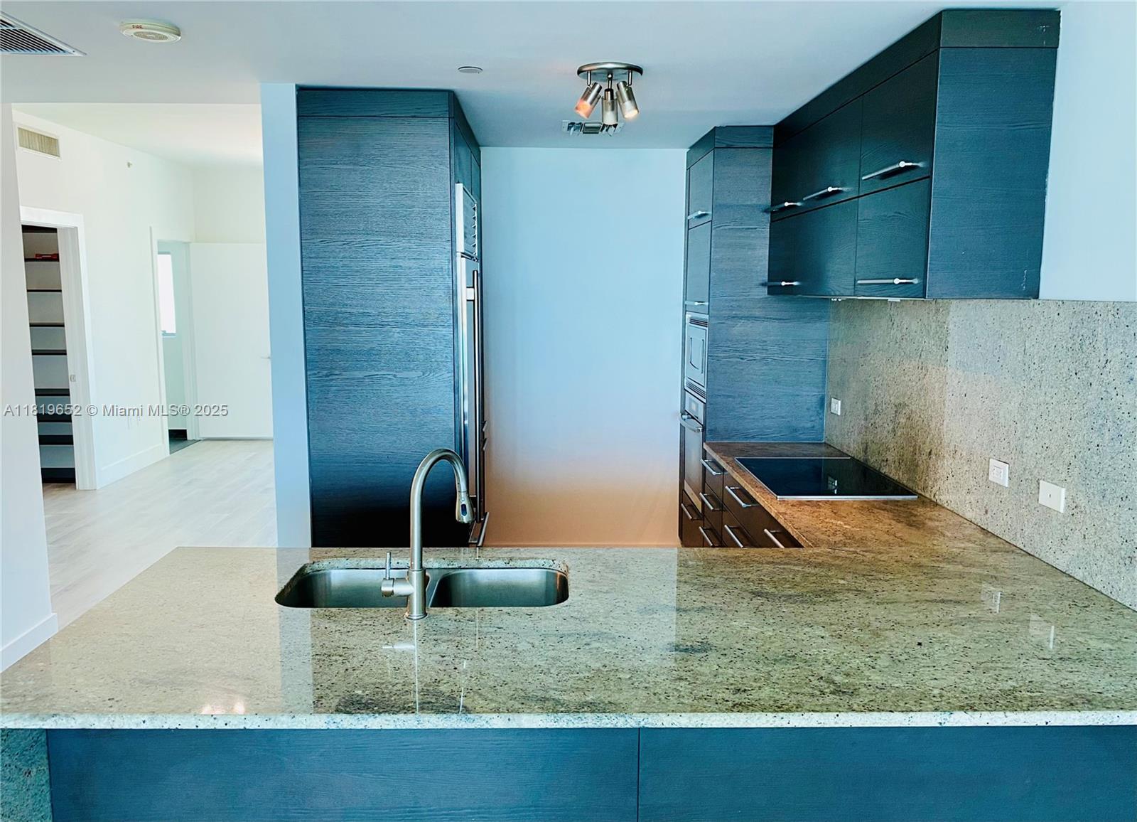 900 Biscayne Blvd #2609, Miami FL 33132