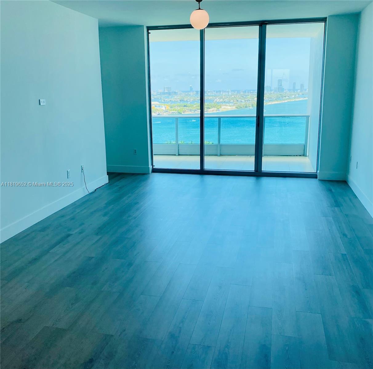 900 Biscayne Blvd #2609, Miami FL 33132