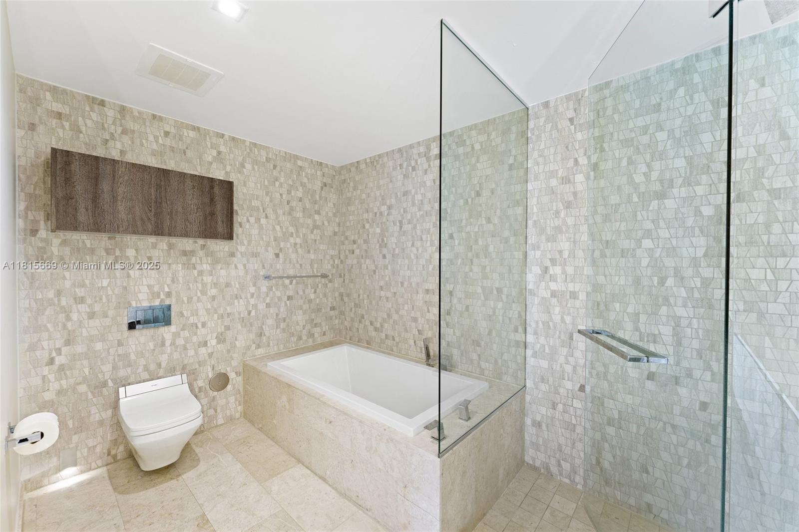 88 SW 7th St #712, Miami FL 33130