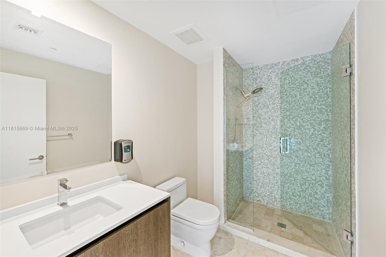88 SW 7th St #712, Miami FL 33130