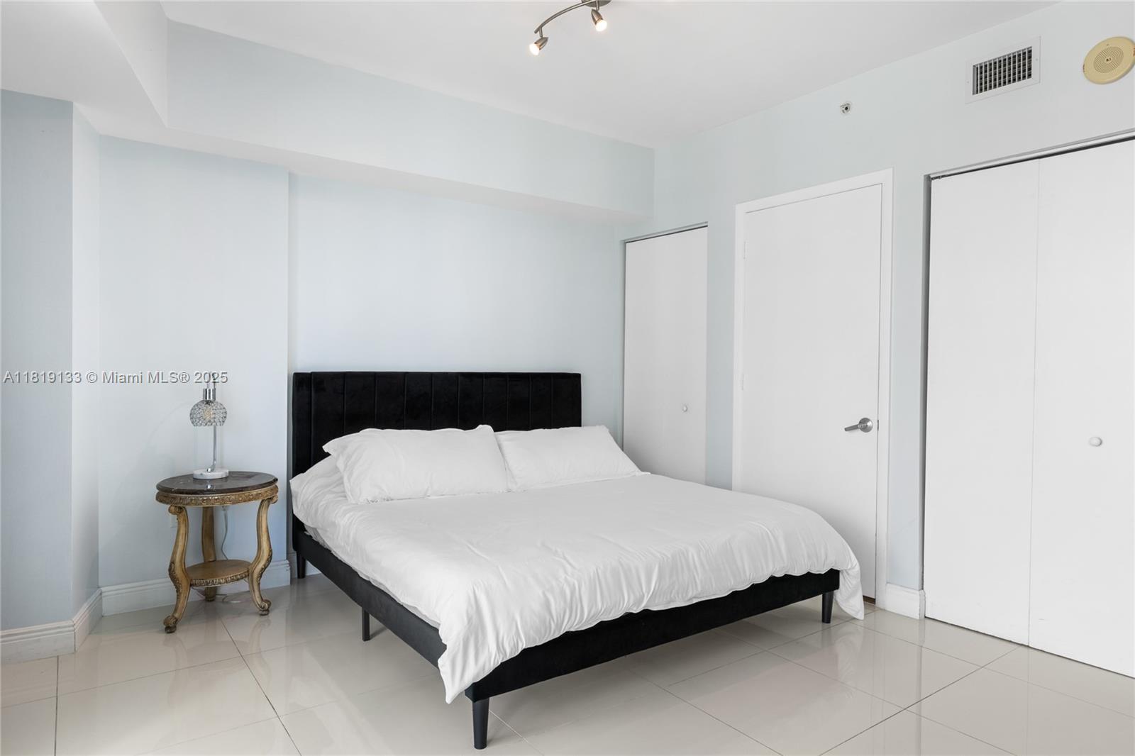 350 S Miami Ave #2815, Miami FL 33130