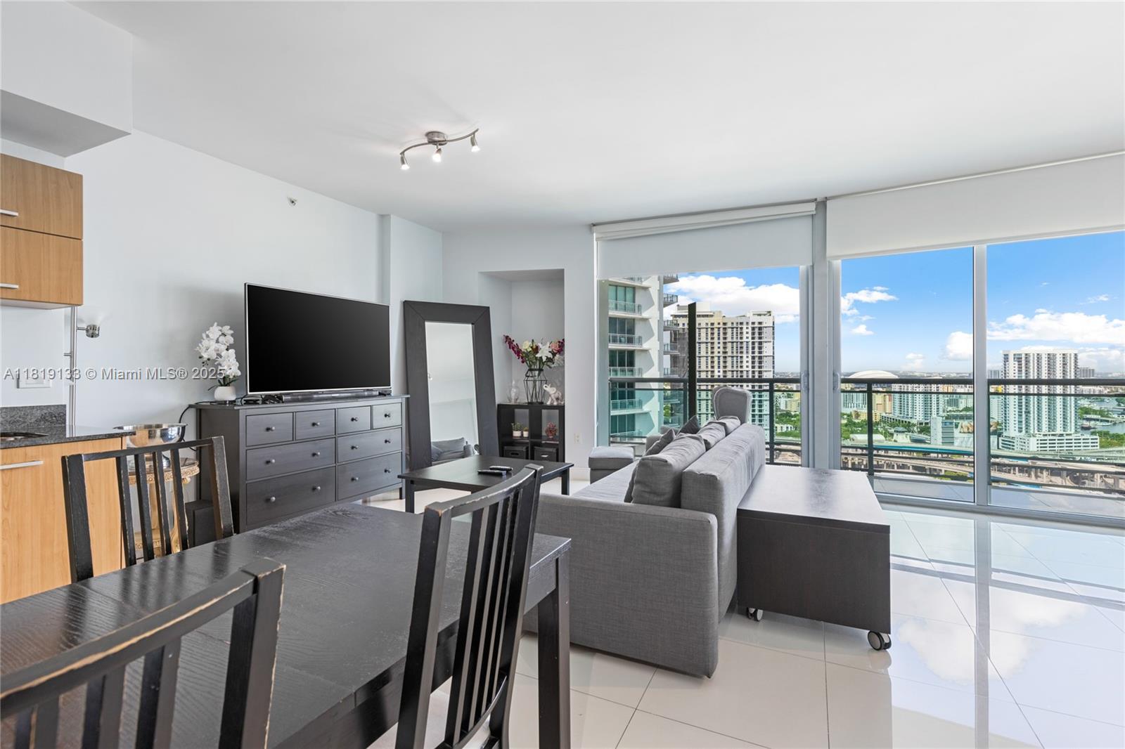 350 S Miami Ave #2815, Miami FL 33130