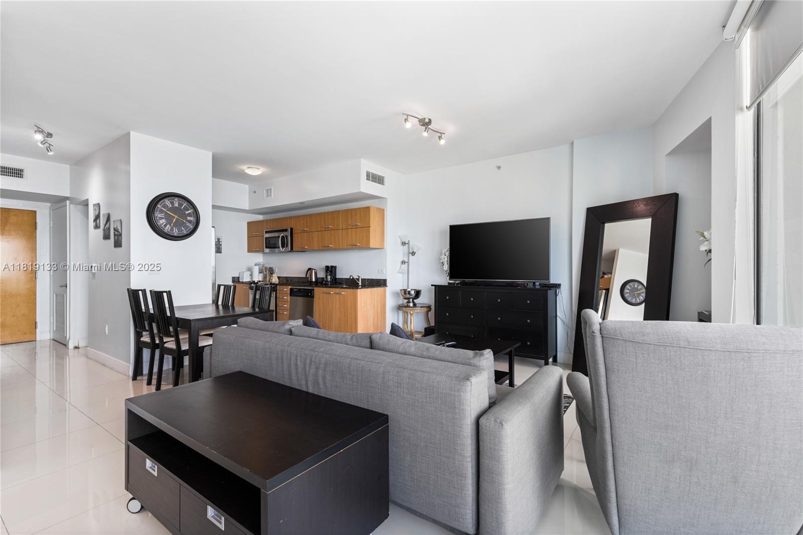 350 S Miami Ave #2815, Miami FL 33130