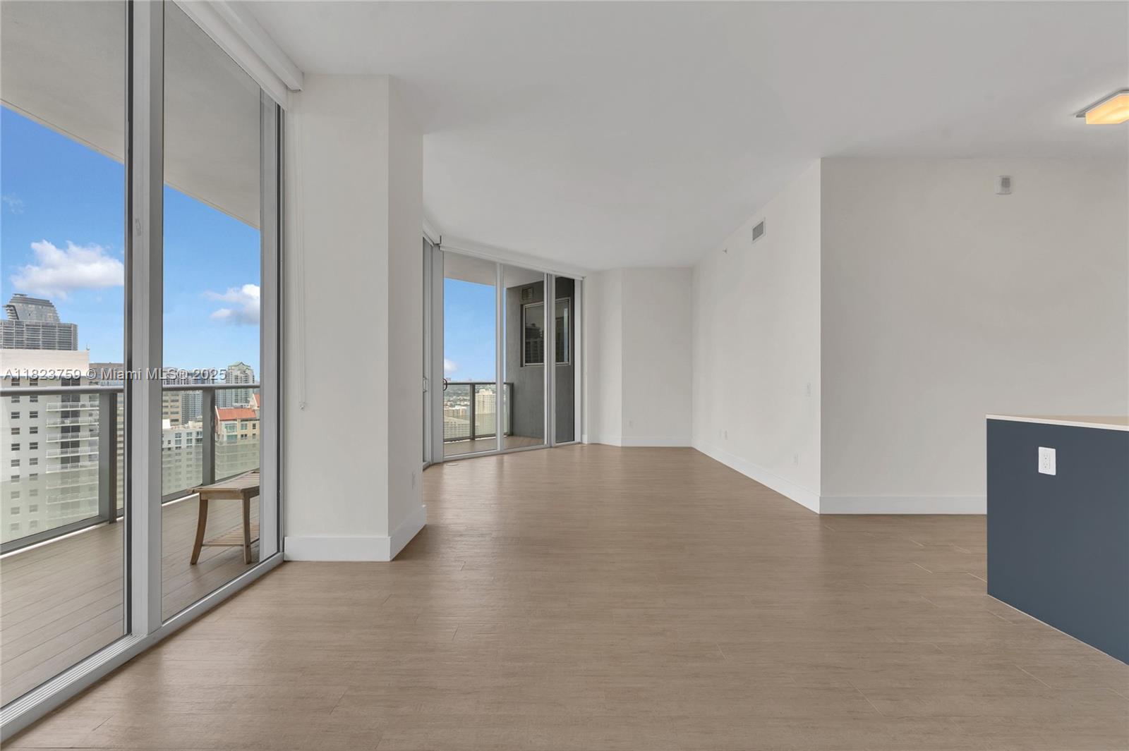 1300 Brickell Bay Dr #3904, Miami FL 33131