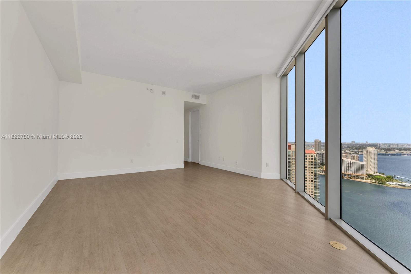 1300 Brickell Bay Dr #3904, Miami FL 33131