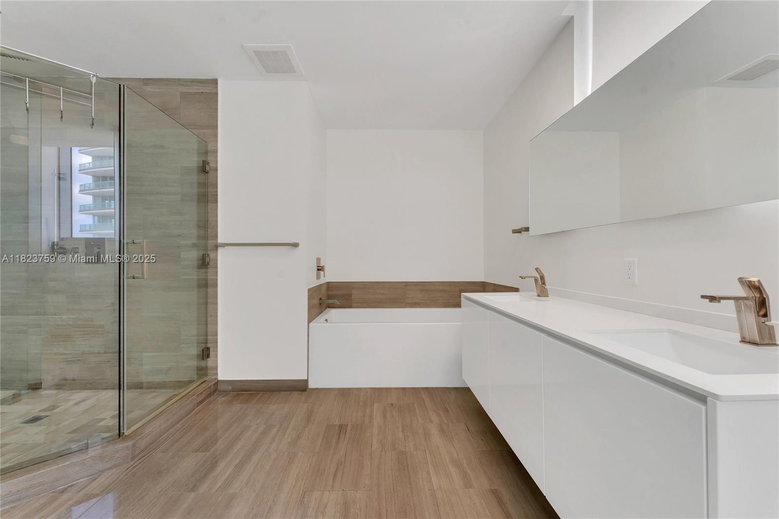 1300 Brickell Bay Dr #3904, Miami FL 33131
