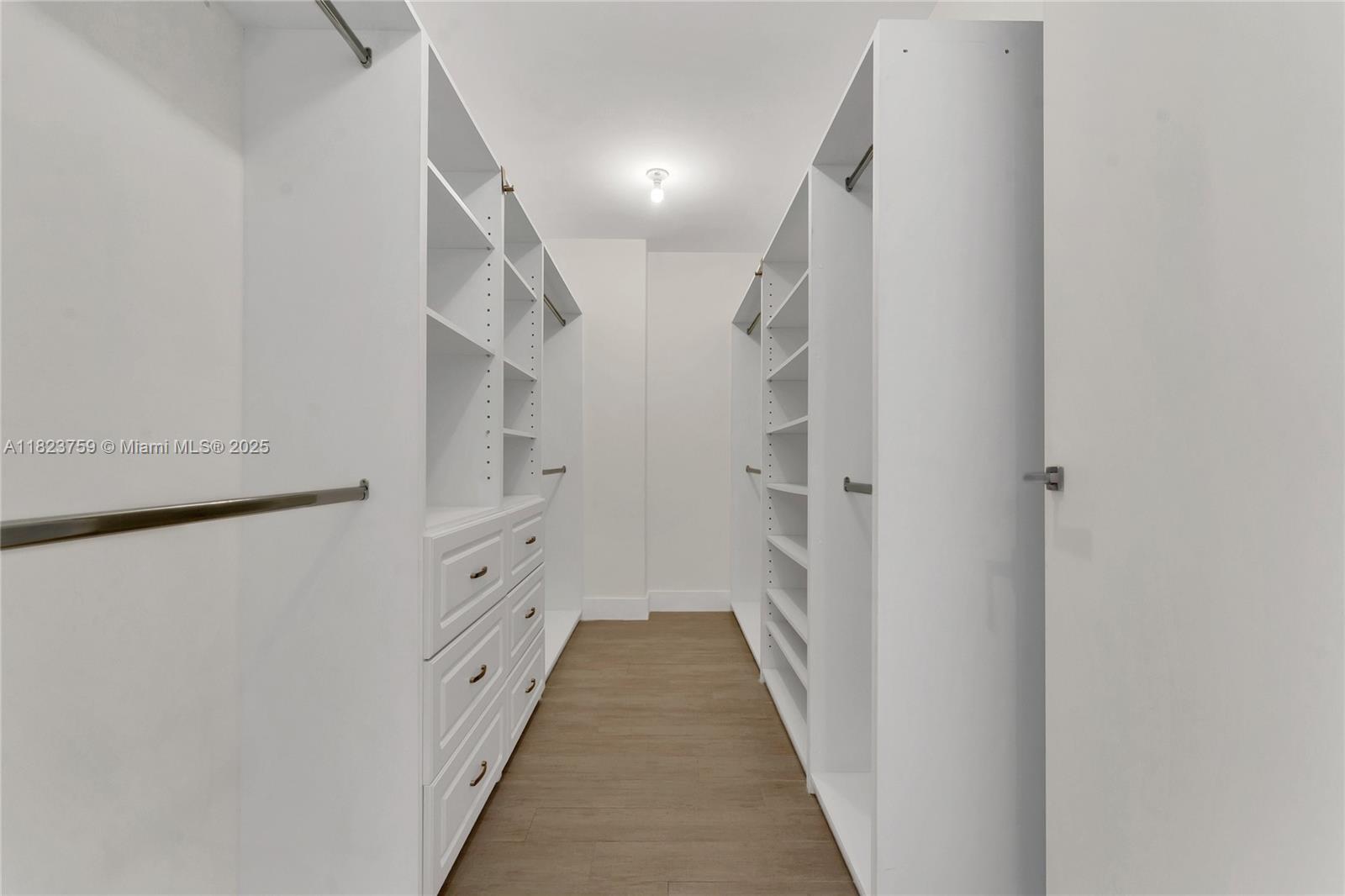 1300 Brickell Bay Dr #3904, Miami FL 33131
