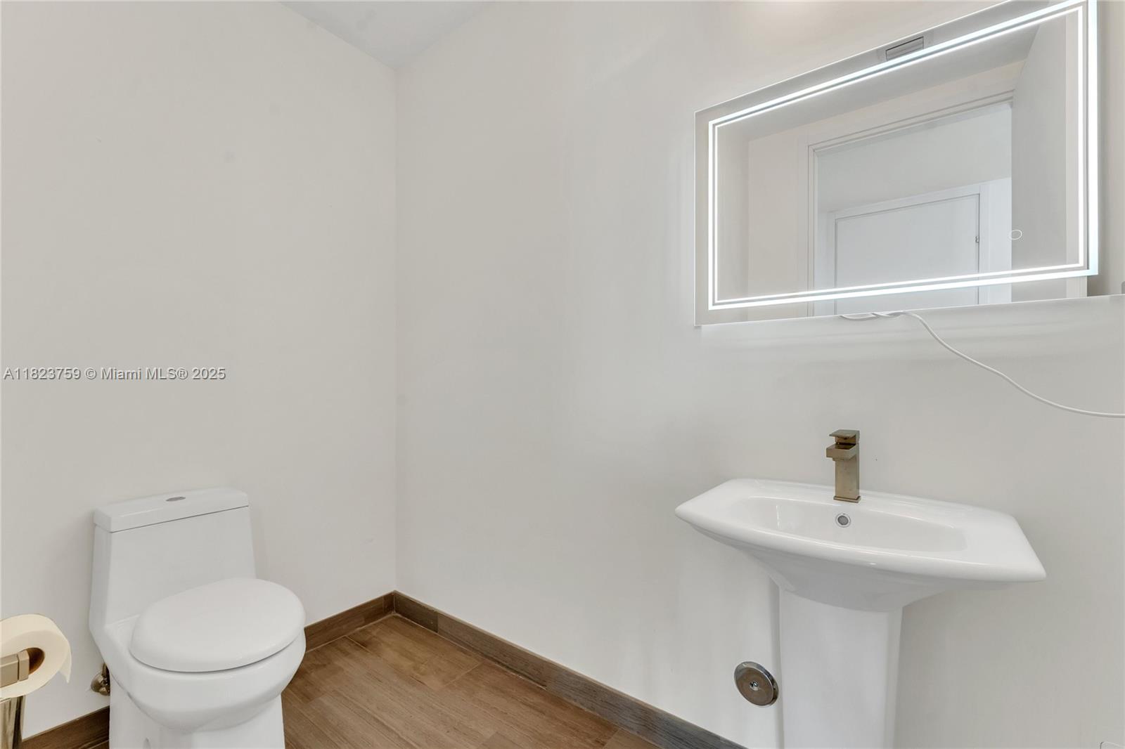 1300 Brickell Bay Dr #3904, Miami FL 33131
