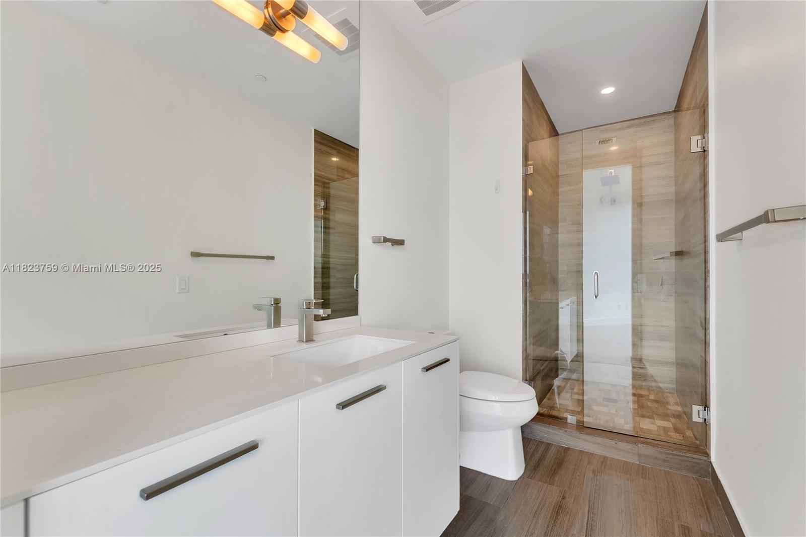 1300 Brickell Bay Dr #3904, Miami FL 33131