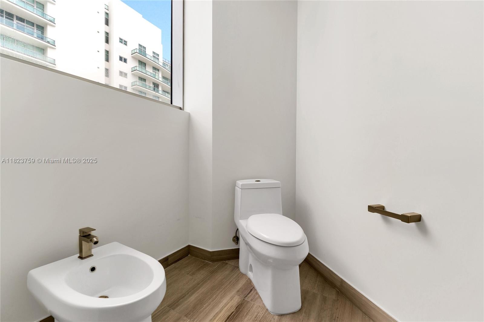 1300 Brickell Bay Dr #3904, Miami FL 33131