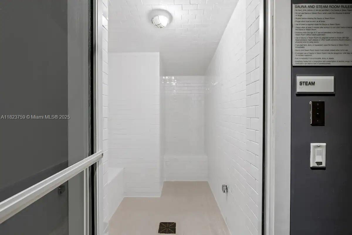 1300 Brickell Bay Dr #3904, Miami FL 33131