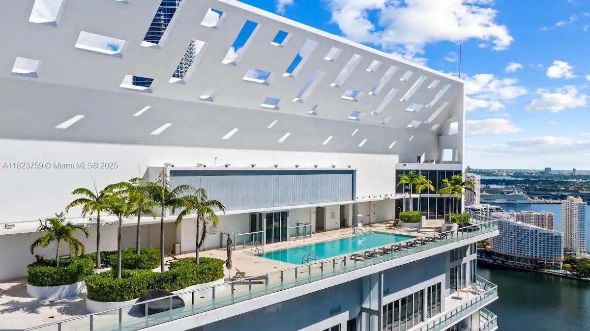 1300 Brickell Bay Dr #3904, Miami FL 33131