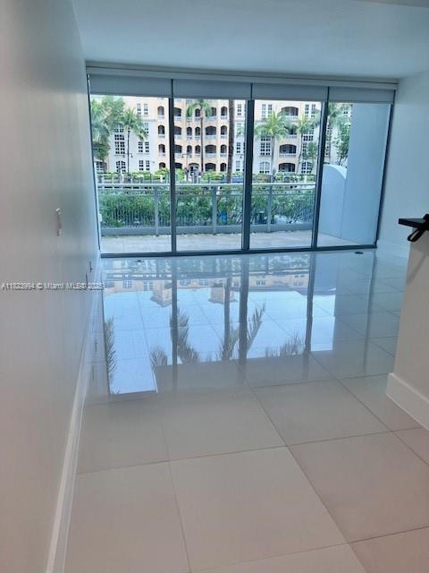 2950 NE 188th St #128, Aventura FL 33180