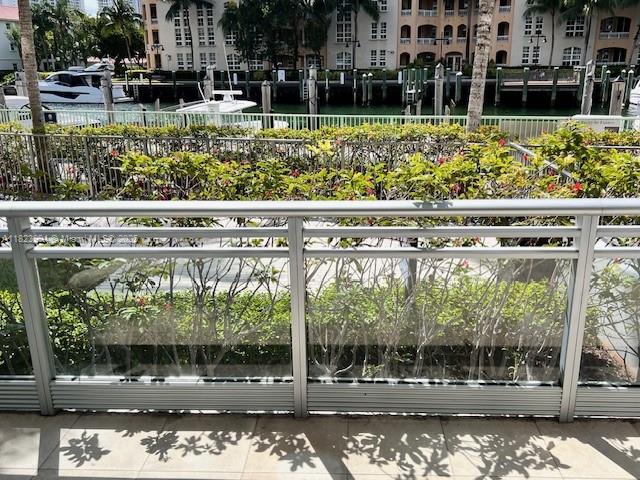 2950 NE 188th St #128, Aventura FL 33180