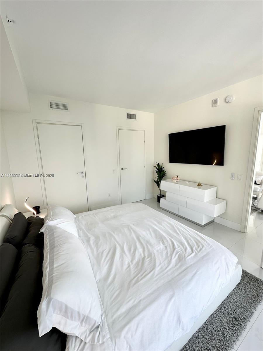 1300 Brickell Bay Dr #3101, Miami FL 33131