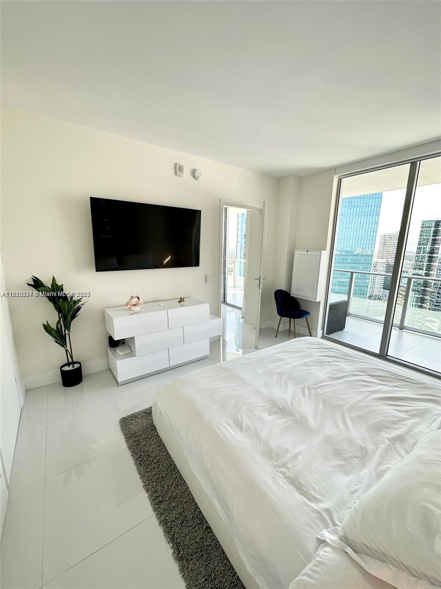 1300 Brickell Bay Dr #3101, Miami FL 33131