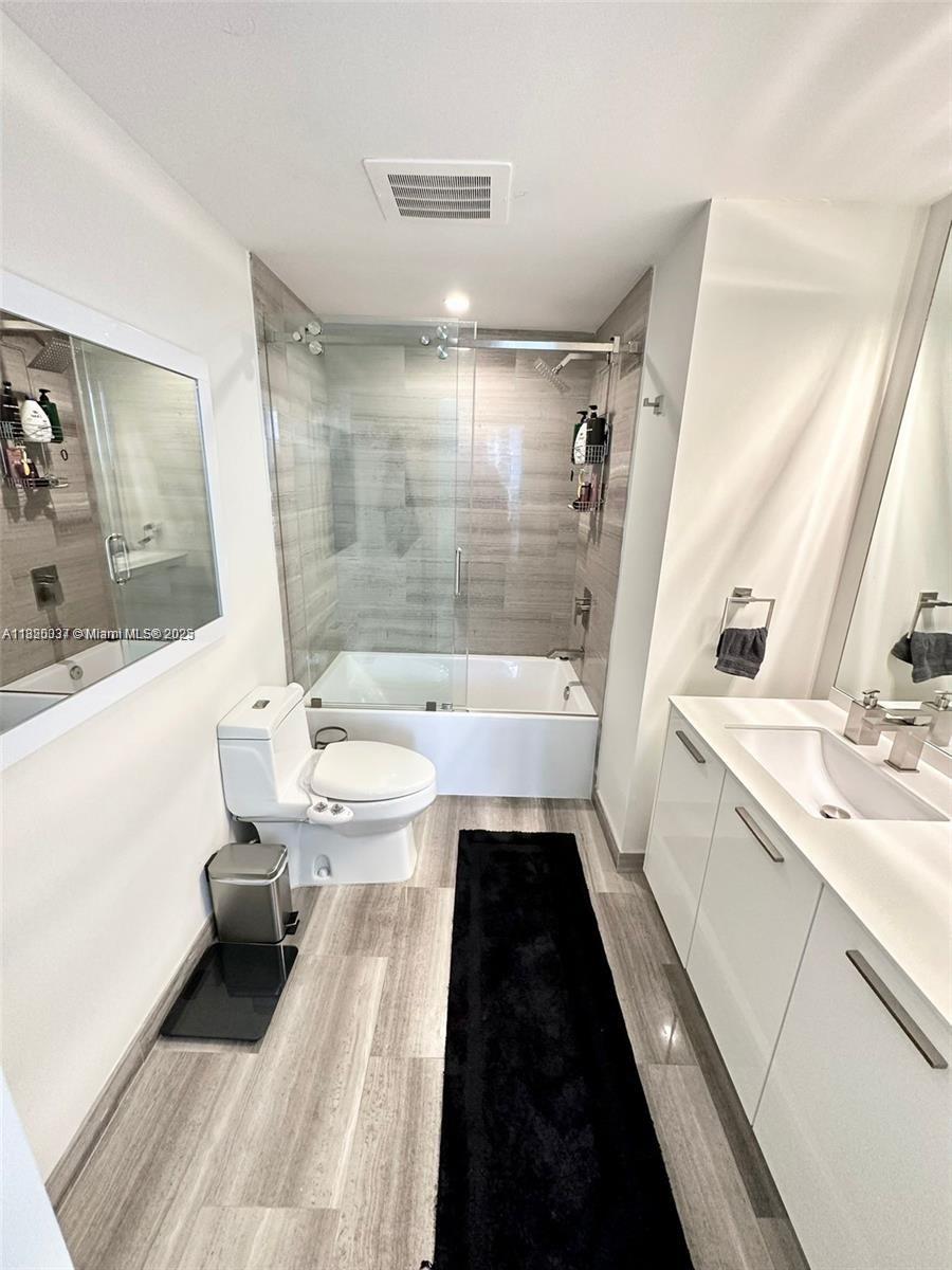1300 Brickell Bay Dr #3101, Miami FL 33131