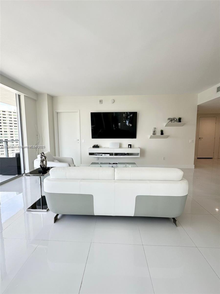 1300 Brickell Bay Dr #3101, Miami FL 33131