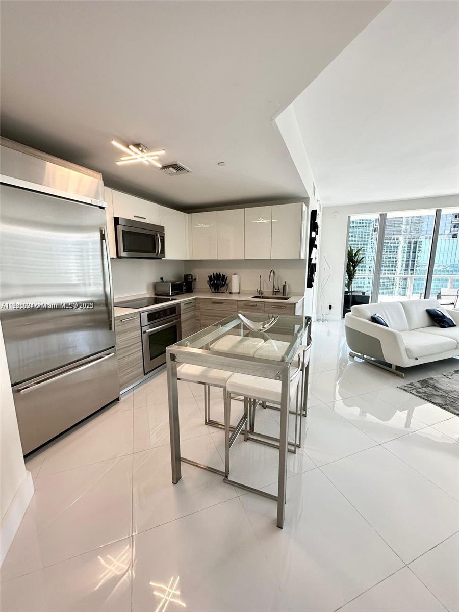 1300 Brickell Bay Dr #3101, Miami FL 33131